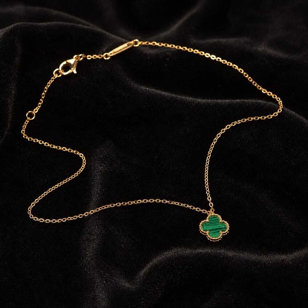 Van Cleef & Arpels Elegant Signature Necklace Style 7 | New with Box - Picture 2 of 9